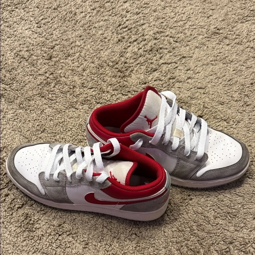 Air Jordan 1 Low SE Smoke Grey/Gym Red/White